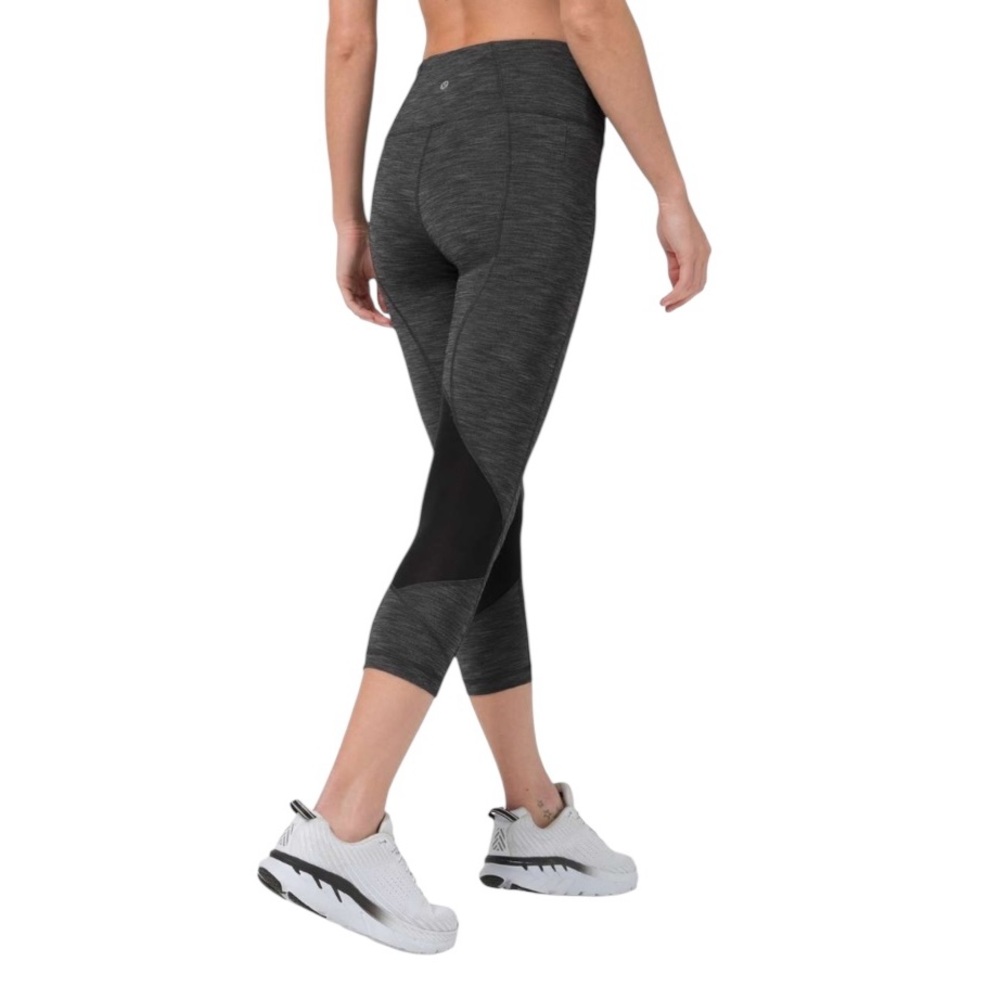 Lululemon Pace Rival Mid-Rise Crop 22”
Heathered Black / Black Size 4